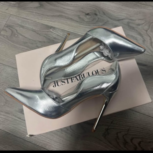 Silver pointed heels - Picture 1 of 3